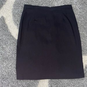🌸 3/$15 🌸 3B Black skirt size 5
